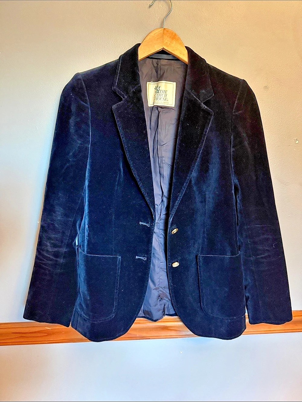 VTG The Scotch House navy blue Velvet Blazer Gold Crest Buttons Scotland Luxe